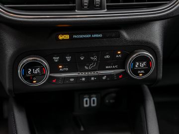 Ford Kuga 2.5 Plug-In Hybrid Titanium Kamera Navi