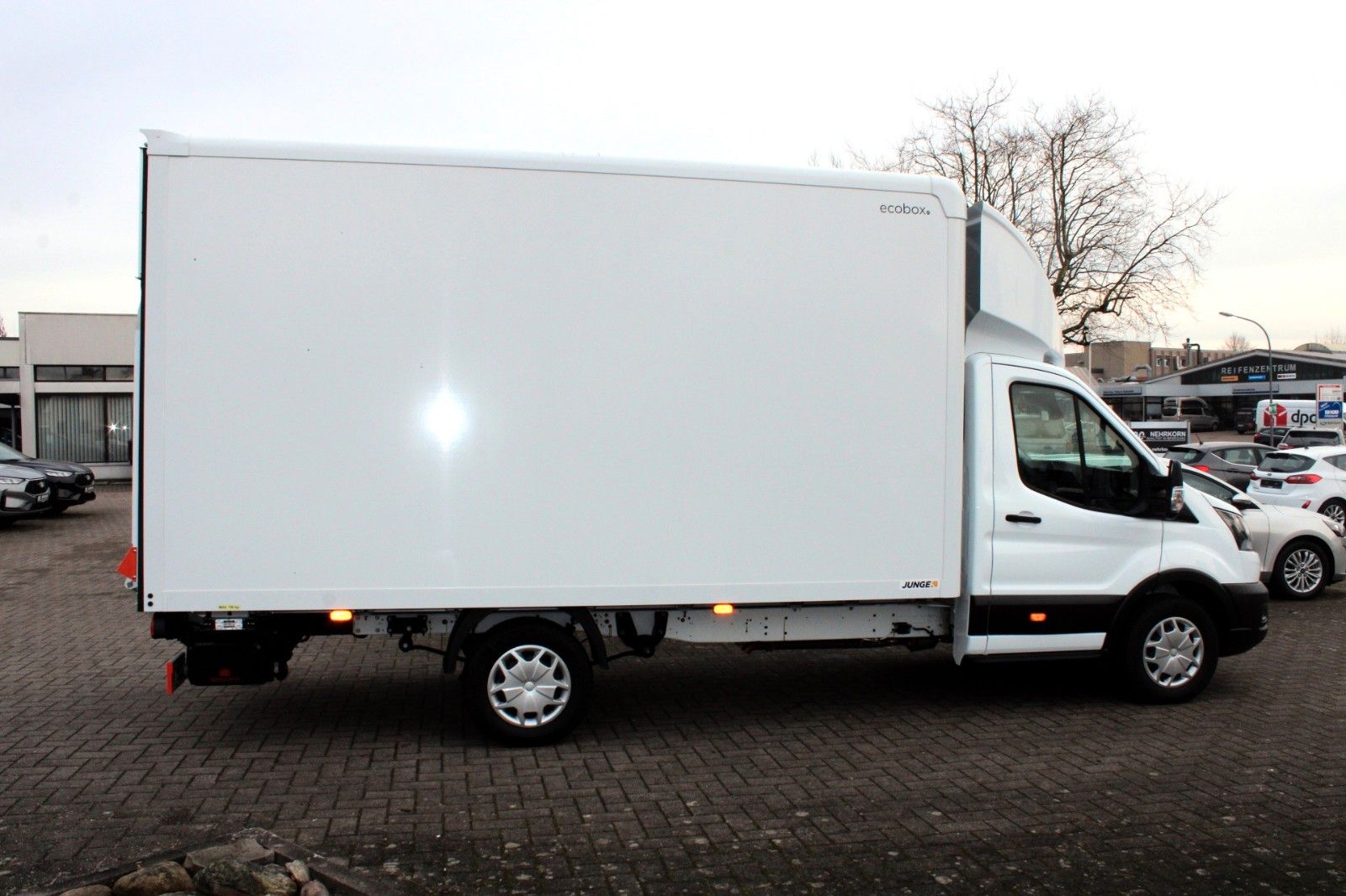 Fahrzeugabbildung Ford Transit JUNGE KOFFER + Laderampe L4 350 Trend