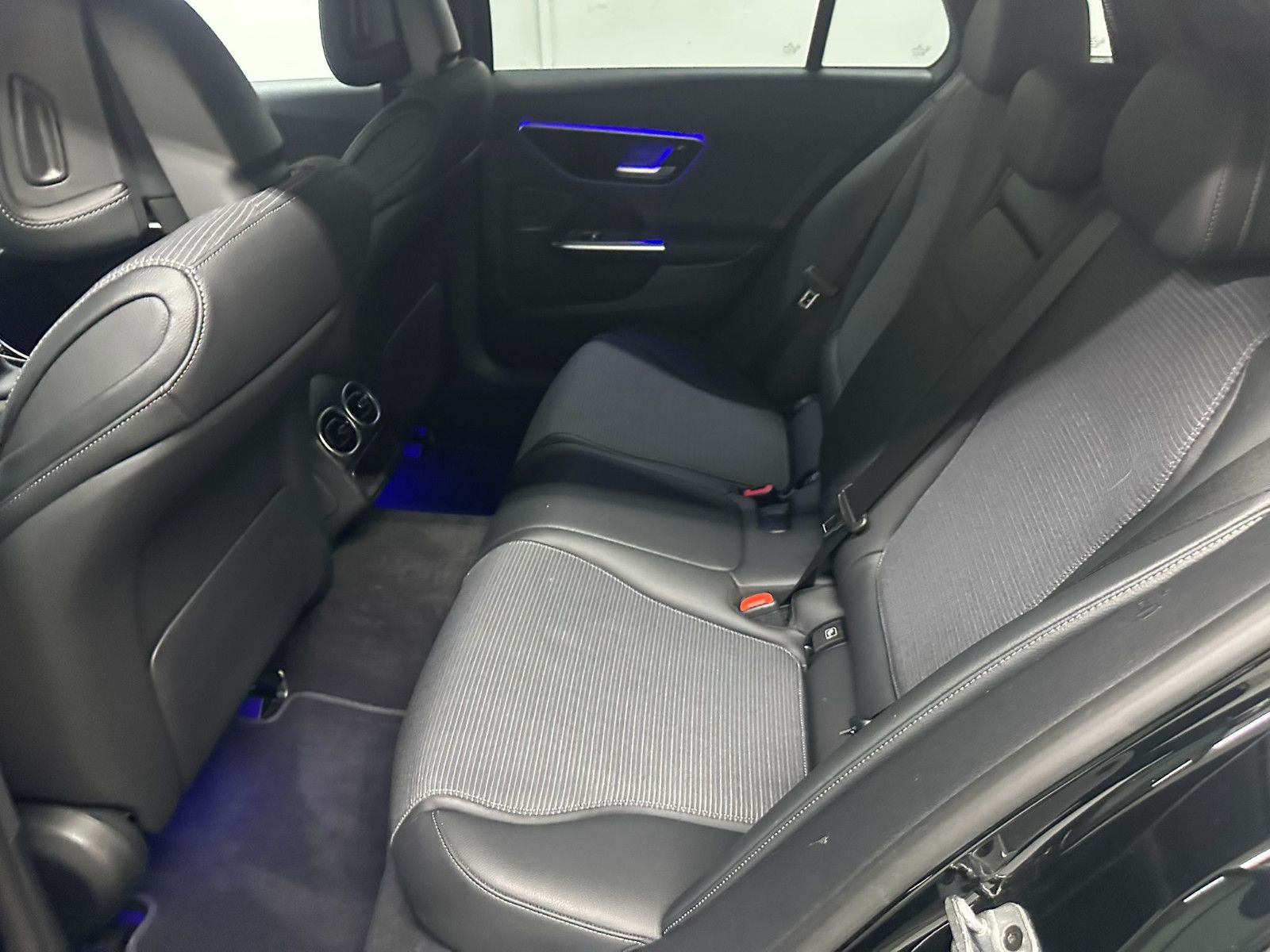 Fahrzeugabbildung Mercedes-Benz C 220 d T Autom. *AVANTGARDE*DISTRO*AHK*NIGHT