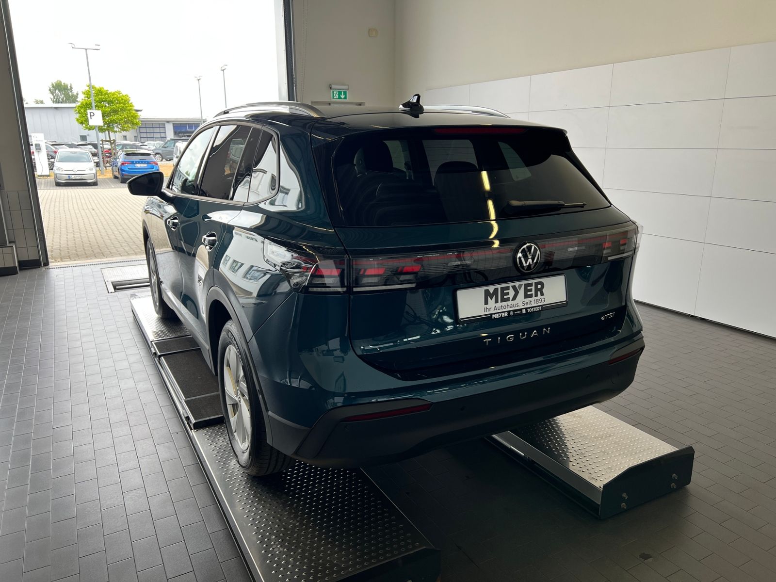 Fahrzeugabbildung Volkswagen Tiguan LIFE 1.5 eTSI DSG *AHK, LED Plus, Kamera,
