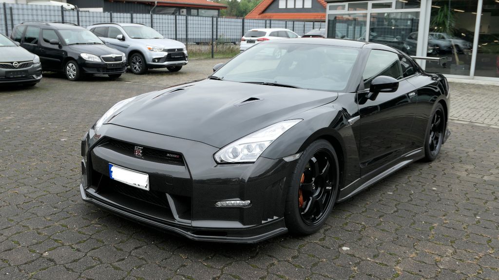 Nissan GT-R