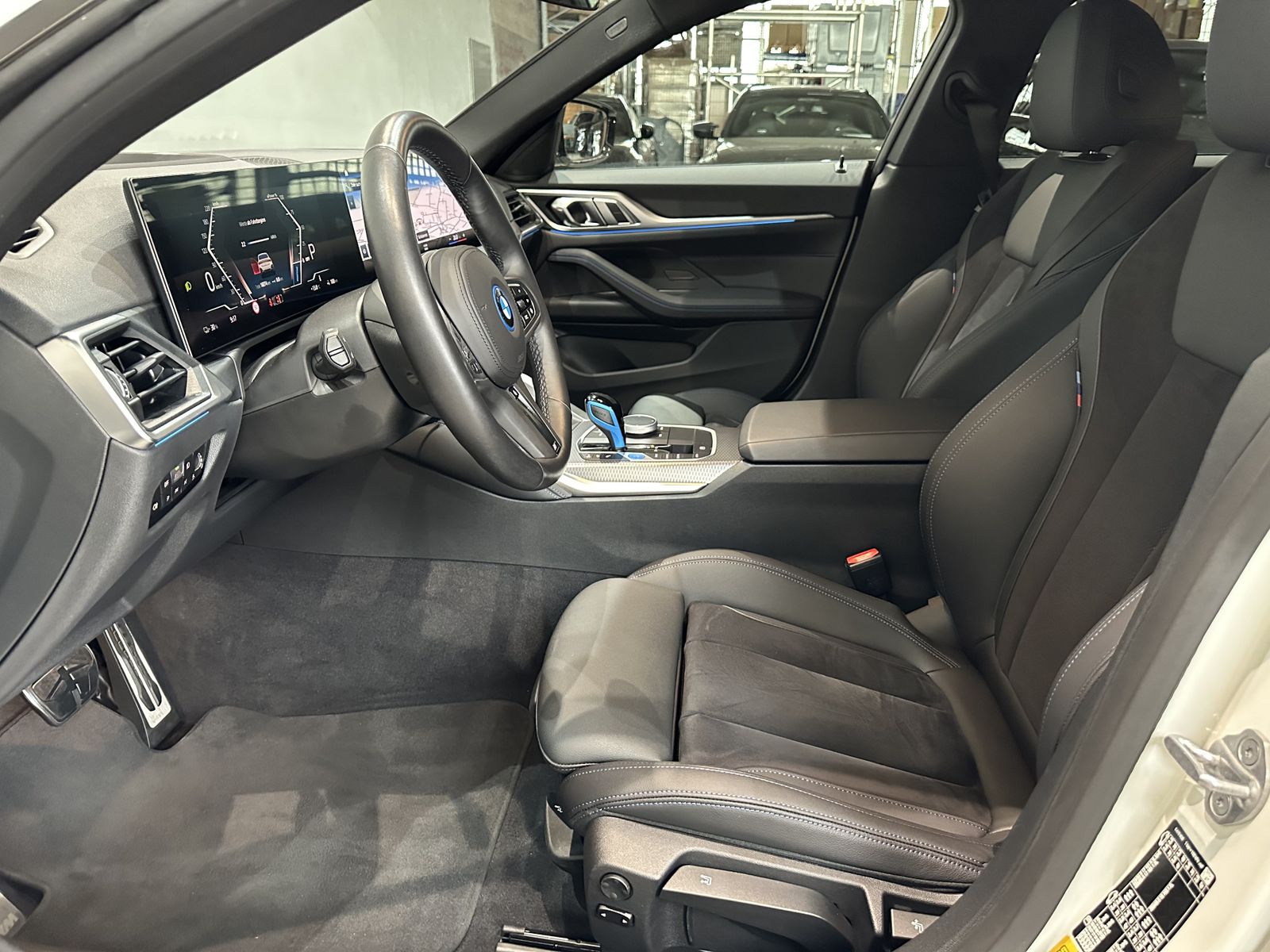 Fahrzeugabbildung BMW i4 eDrive35 Gran Coupé M Sport AHK HiFi