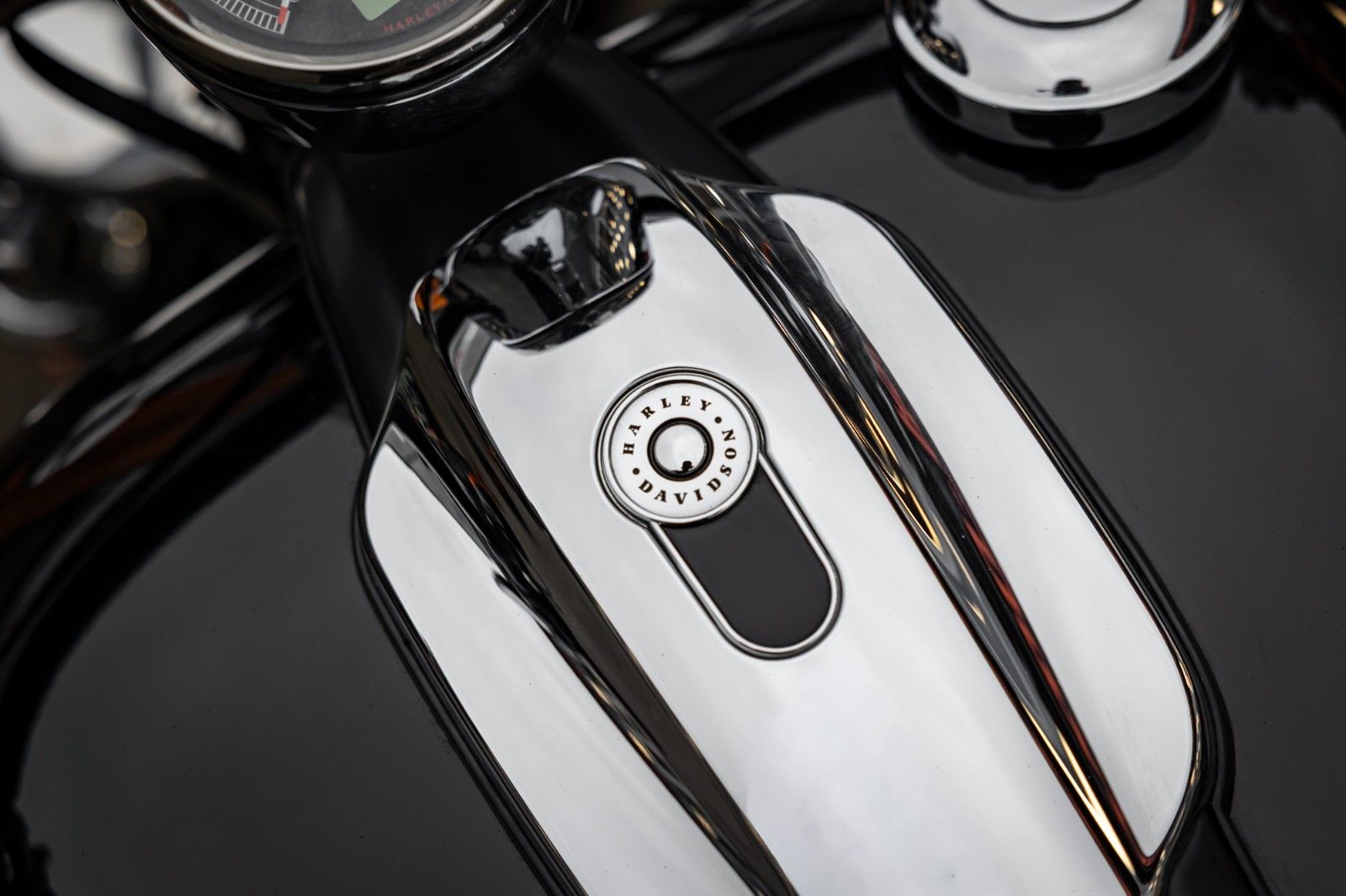 Fahrzeugabbildung Harley-Davidson FXSB Breakout 103 - Jekill & Hyde