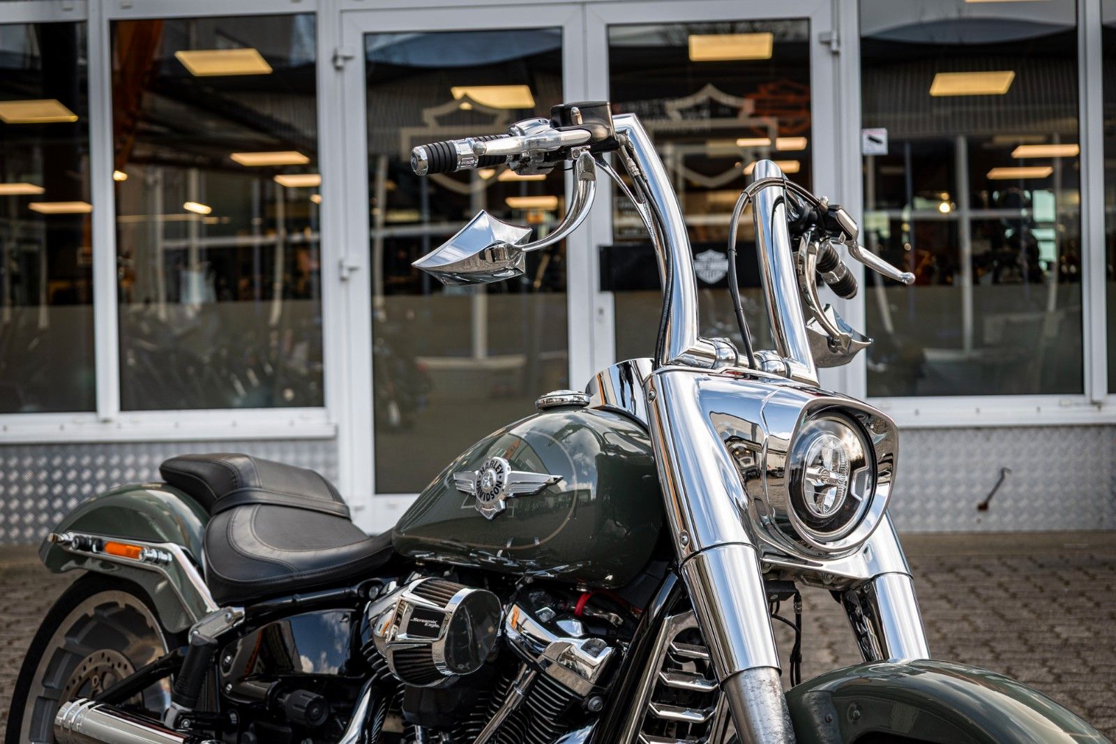Fahrzeugabbildung Harley-Davidson FLFBS Fat Boy Softail 114 - Jekill & Hyde -