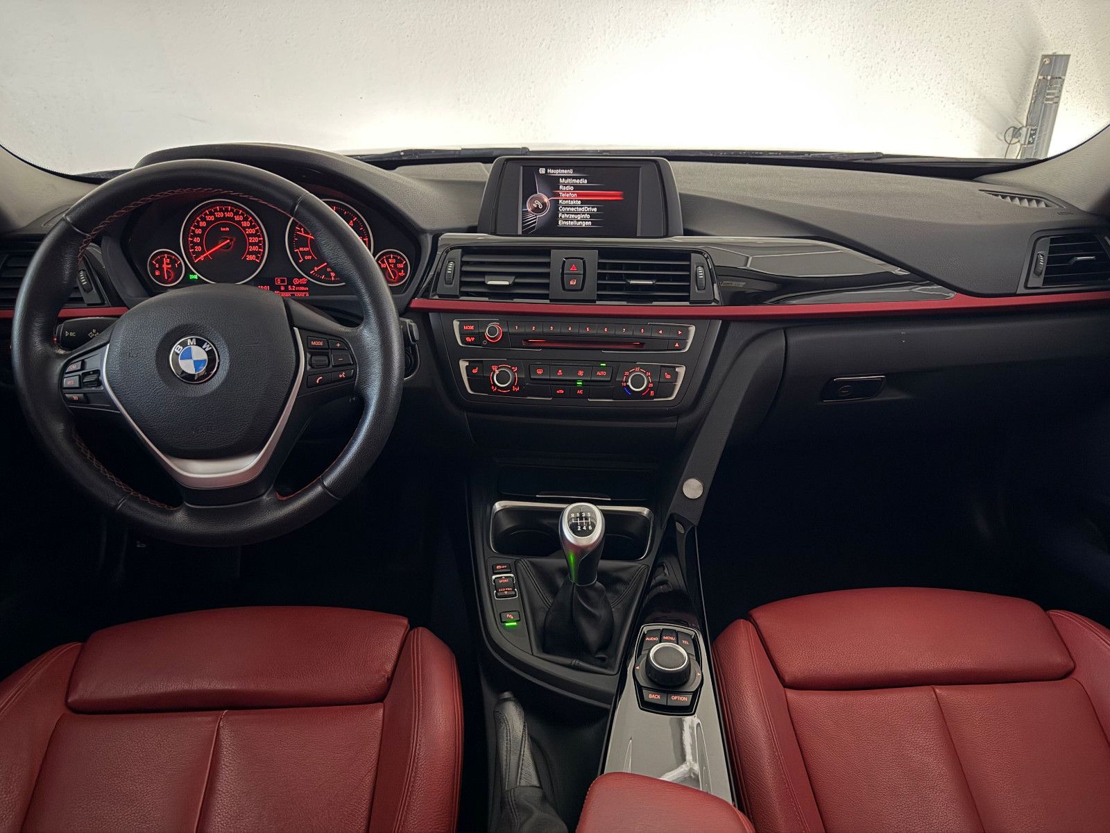 Fahrzeugabbildung BMW 320 d Lim. SPORT LINE/XENON/KAMERA/PDC/KLIMA
