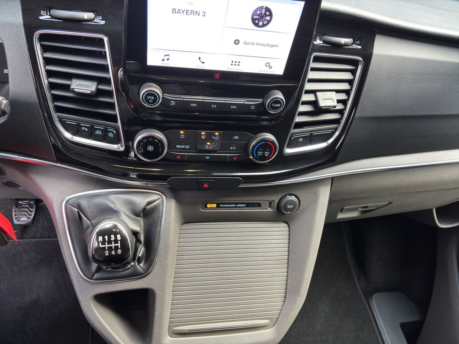 Fahrzeugabbildung Ford Tourneo Custom 2.0 TDi 320 L1 Titanium