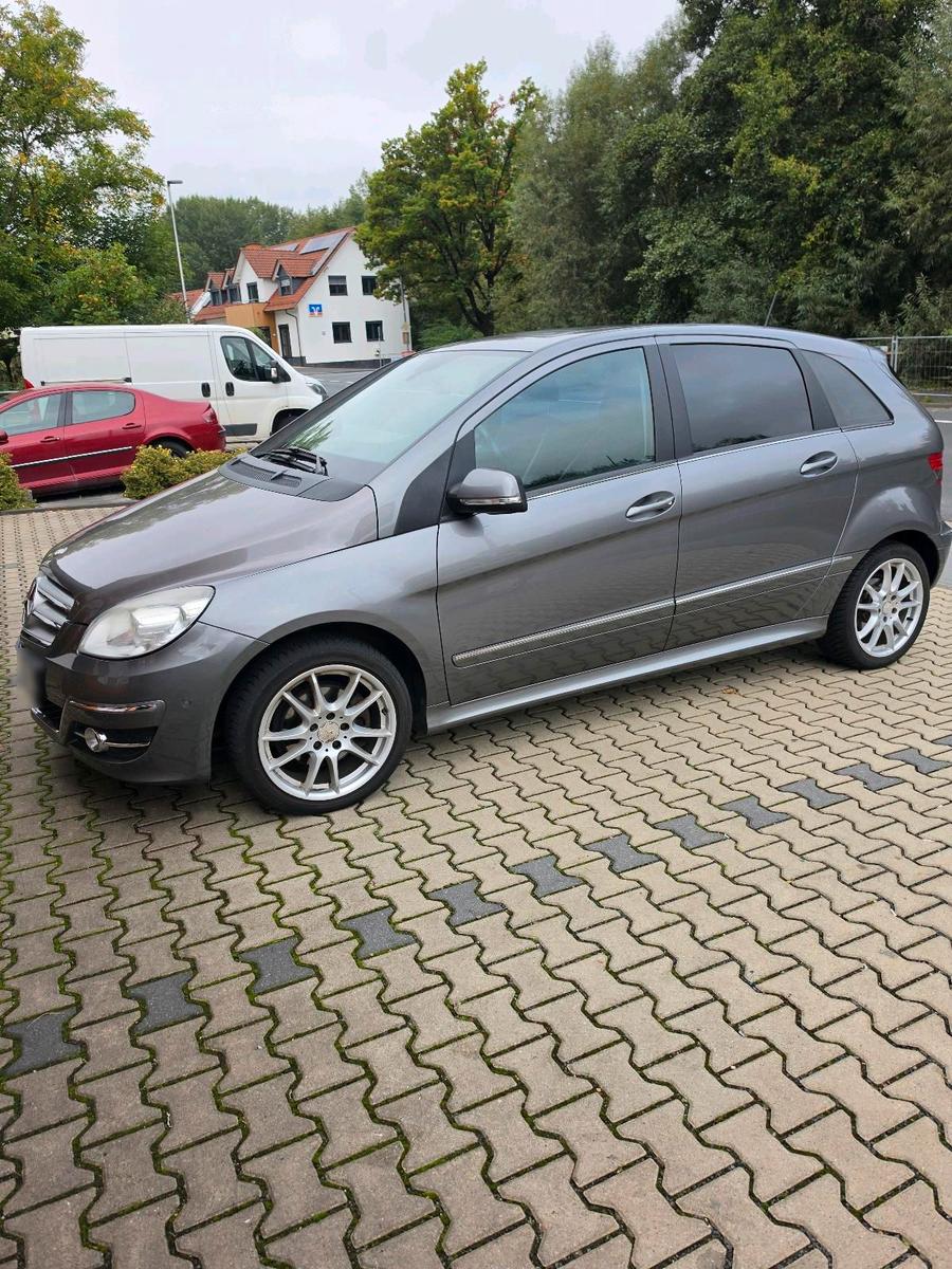 Mercedes-Benz B200, 2011