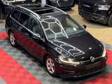 Volkswagen Golf R-Line Panorama Navi LED AHK ACC Virtual - mit Diesel-Antrieb: Taxi, Kombi