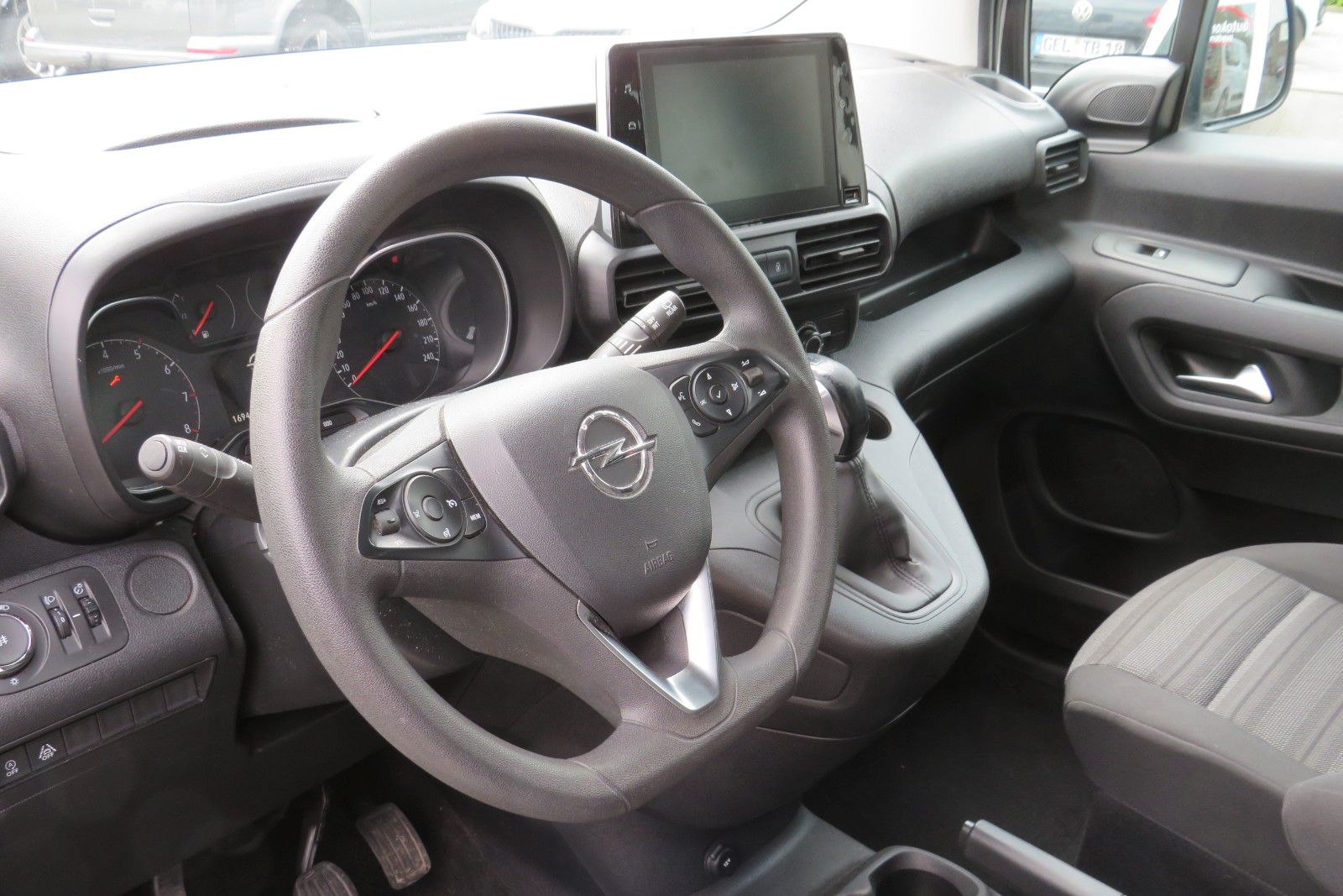Fahrzeugabbildung Opel Combo Life E Edition NACI APP-CONNECT AHK 1.HD