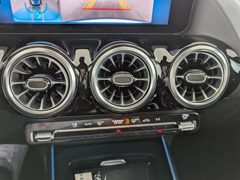 Mercedes-Benz GLA 220