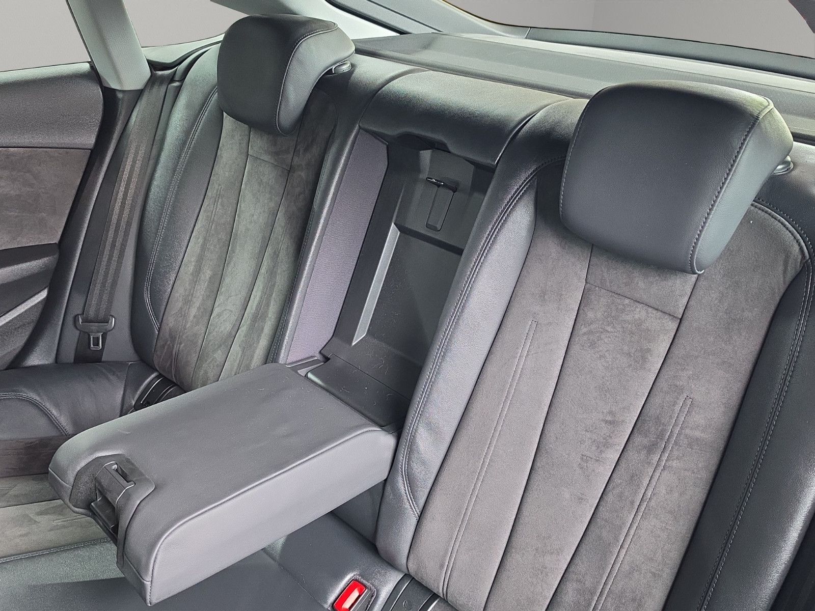 Fahrzeugabbildung Audi A5 Sportback basis NAVI PDC