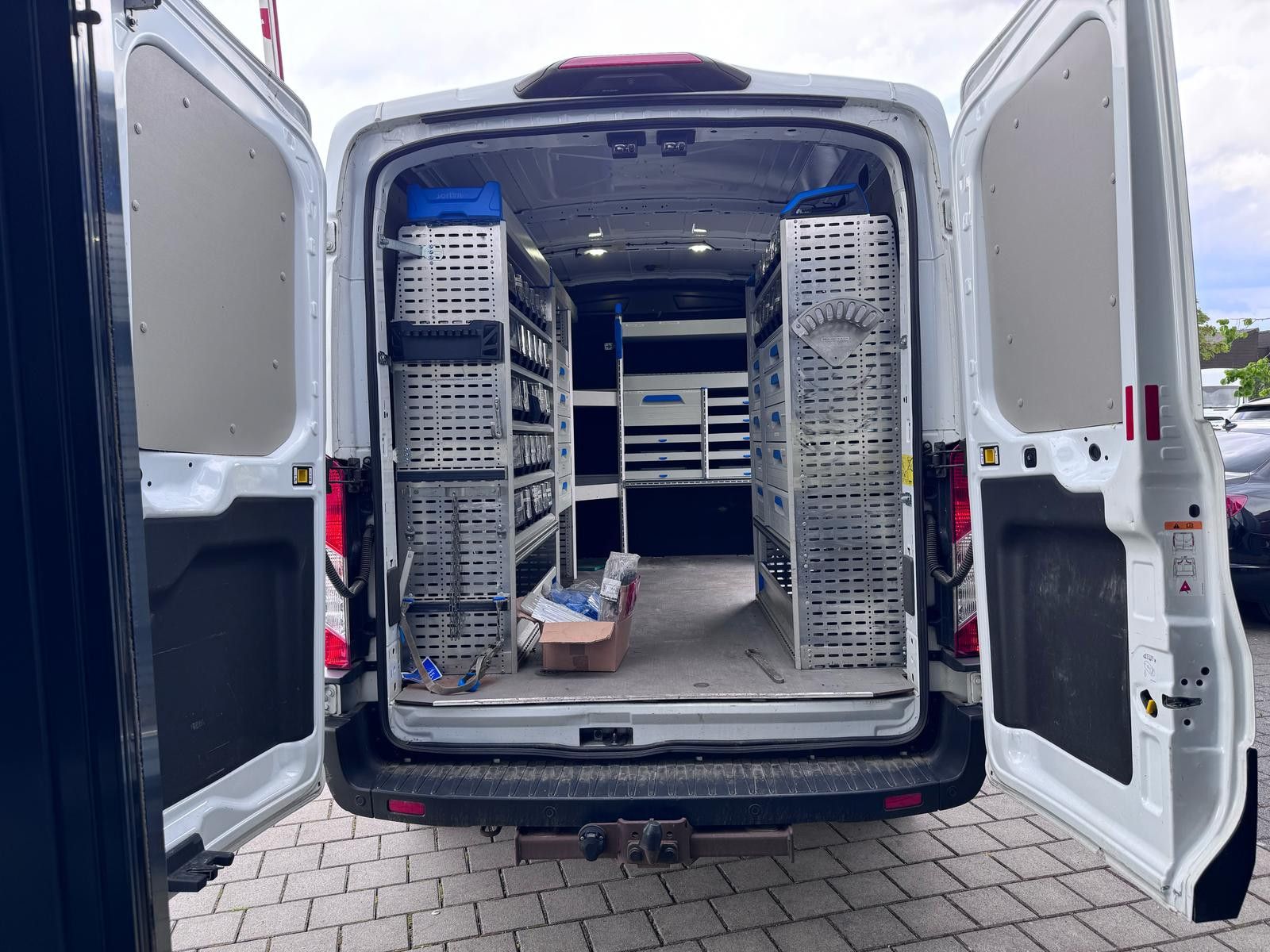 Fahrzeugabbildung Ford Transit 350 4x4 Allrad NAVI*SORTIMO*AHK*