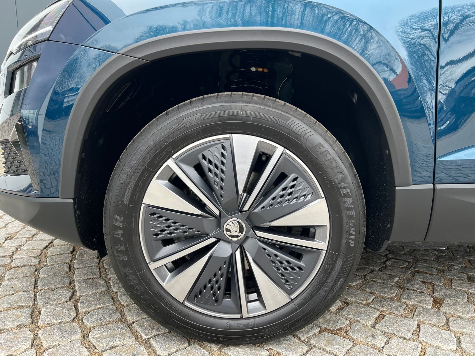 Fahrzeugabbildung SKODA Karoq TOUR 1.0 TSI *Sitzheiz.,beheizb.Fronts.,GR