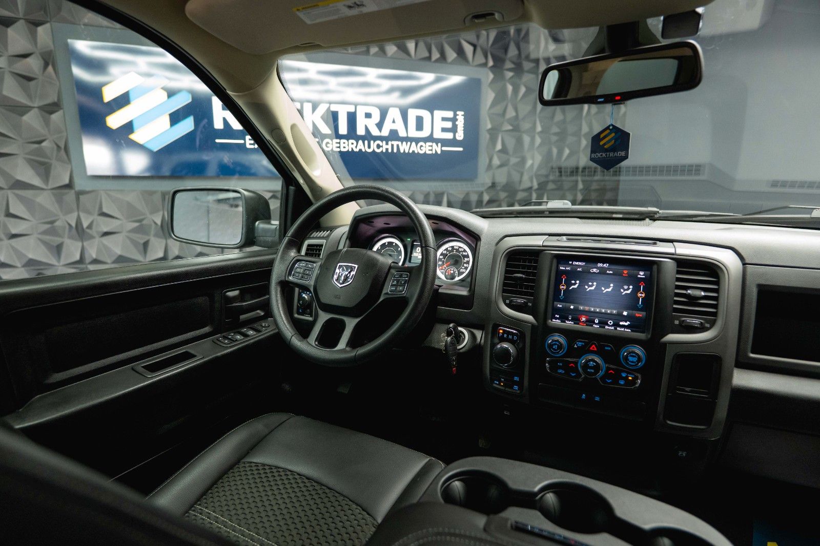 Fahrzeugabbildung Dodge RAM 5.7 V8 HEMI 4x4 OFFROAD Night-Paket *LED*AHK