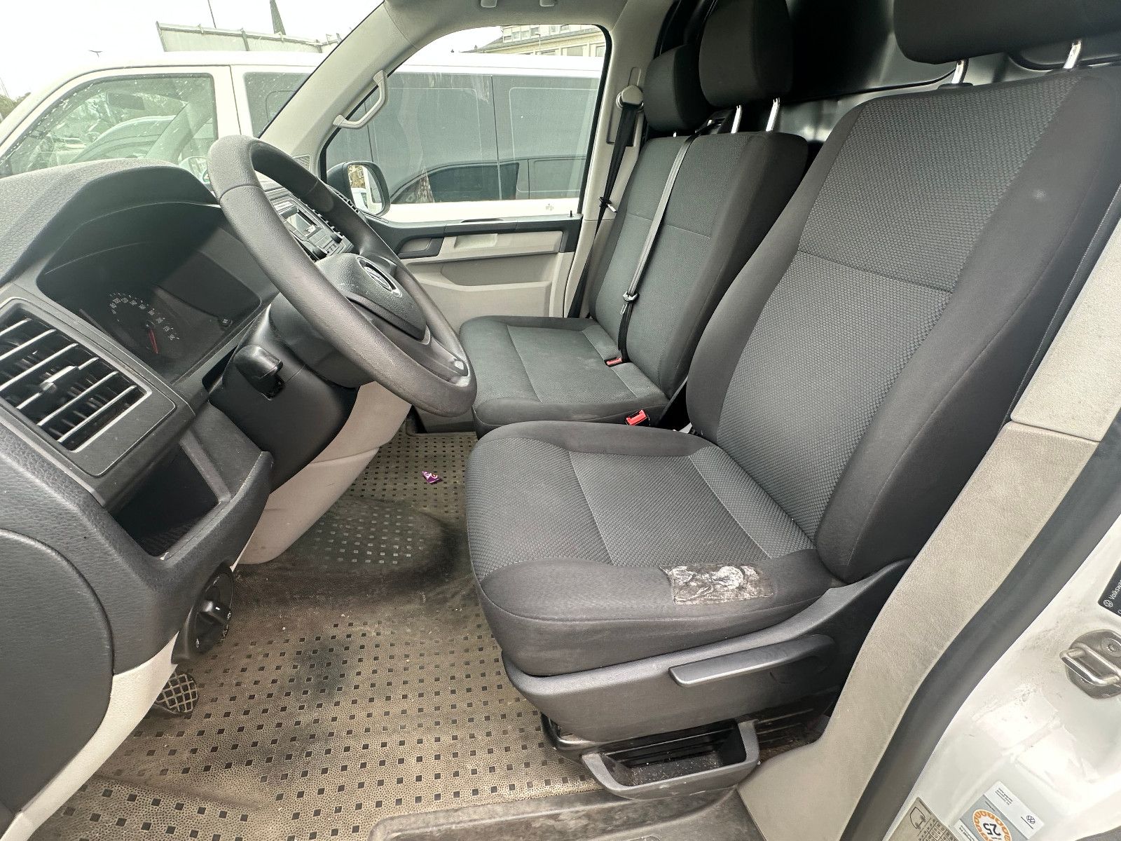 Fahrzeugabbildung Volkswagen T6 2.0 TDI TRANSPORTER KASTEN*1.HAND+AHK*