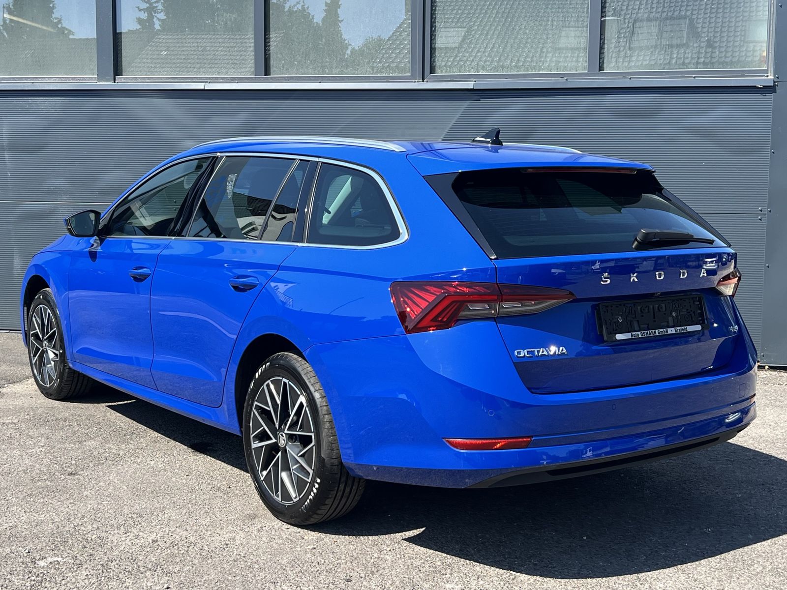 Skoda Octavia Combi 2.0 TDI DSG 4x4 Style ACC PANO foto 3