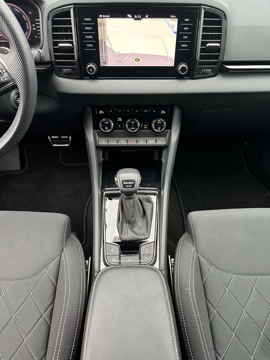 Fahrzeugabbildung SKODA Karoq 2.0 TSI 4x4 DSG Sportline NAV+LED+VCOCKPIT