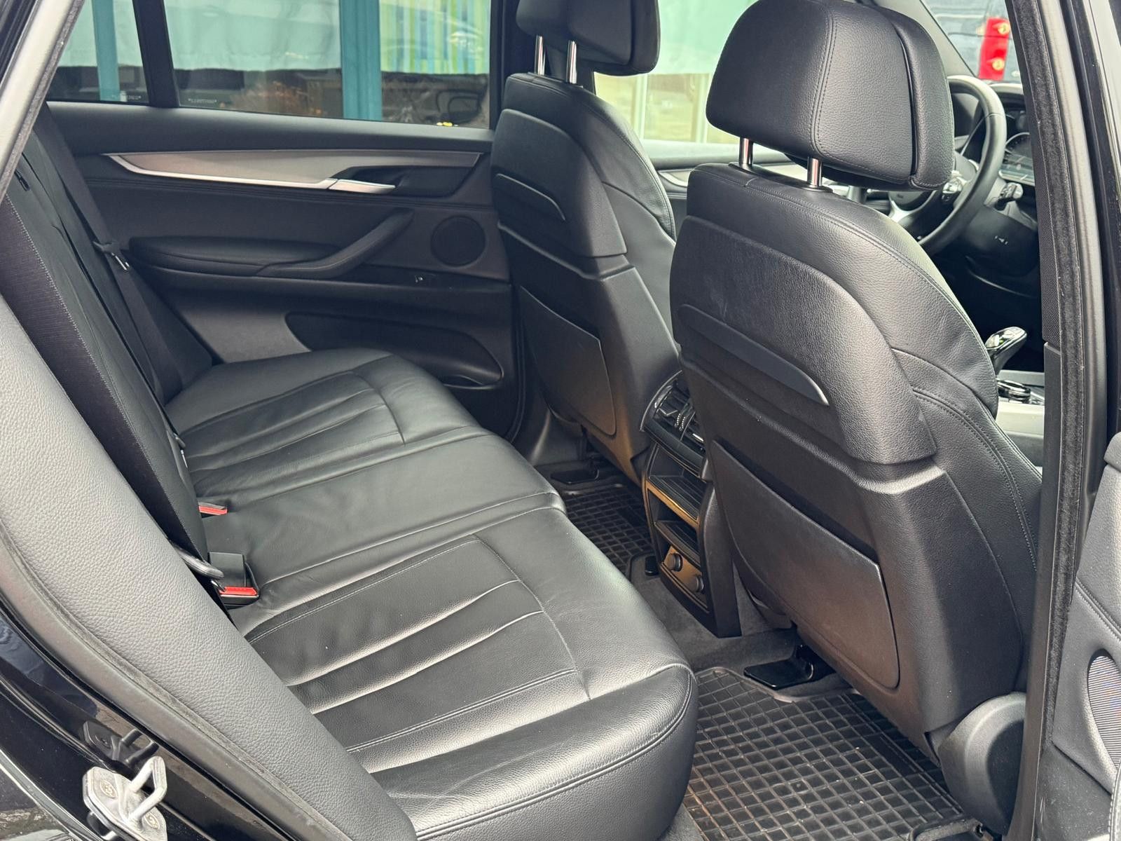 Fahrzeugabbildung BMW X5 xDrive 30 d M-Paket LED+NAVI+LEDER+MEMO+VIRTU