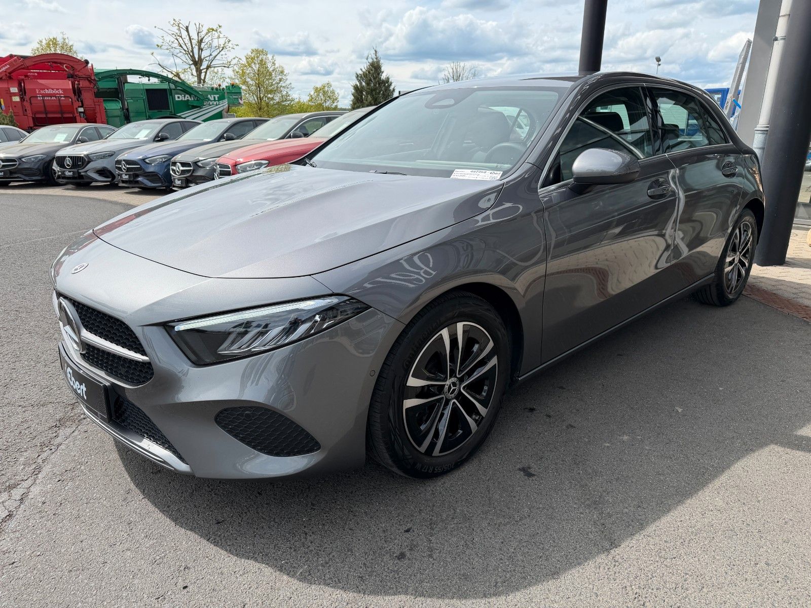 Fahrzeugabbildung Mercedes-Benz A 200 Progressive R-Kamera+LED+DAB+IHC+MBUX