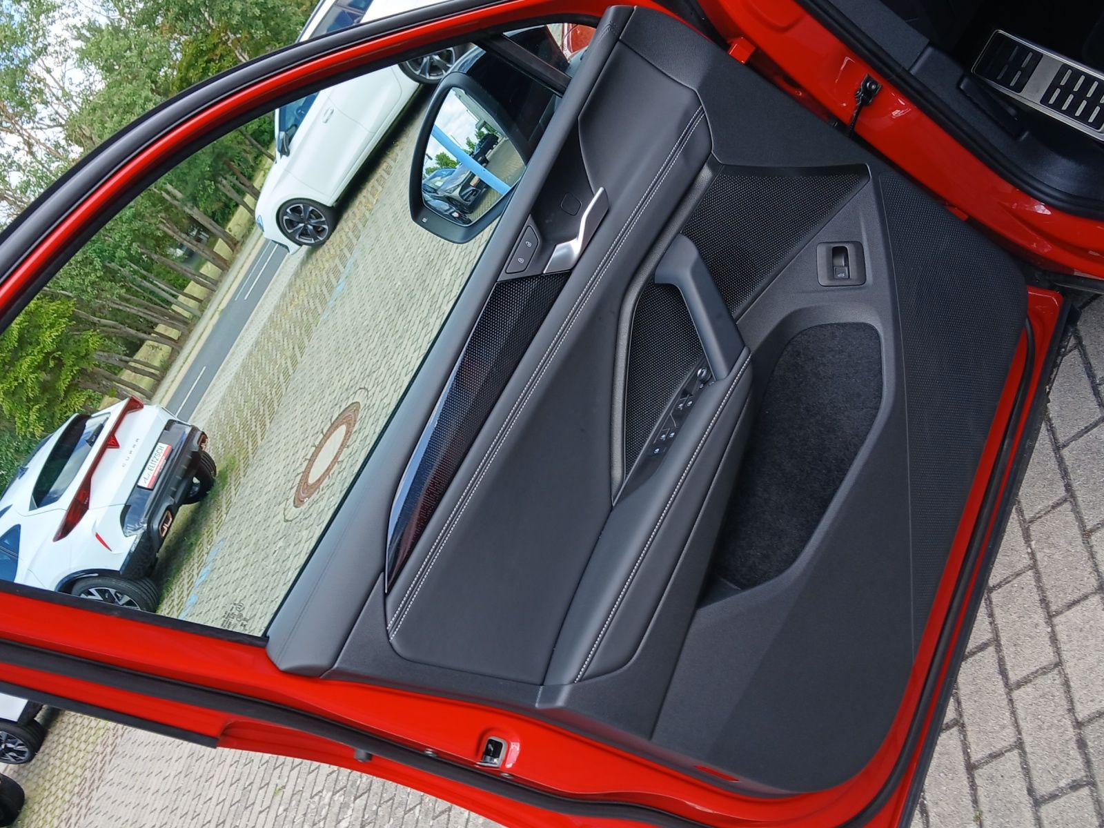 Fahrzeugabbildung Volkswagen Tiguan TDI Goal DSG Matrix AHK Navi AID ACC RFK