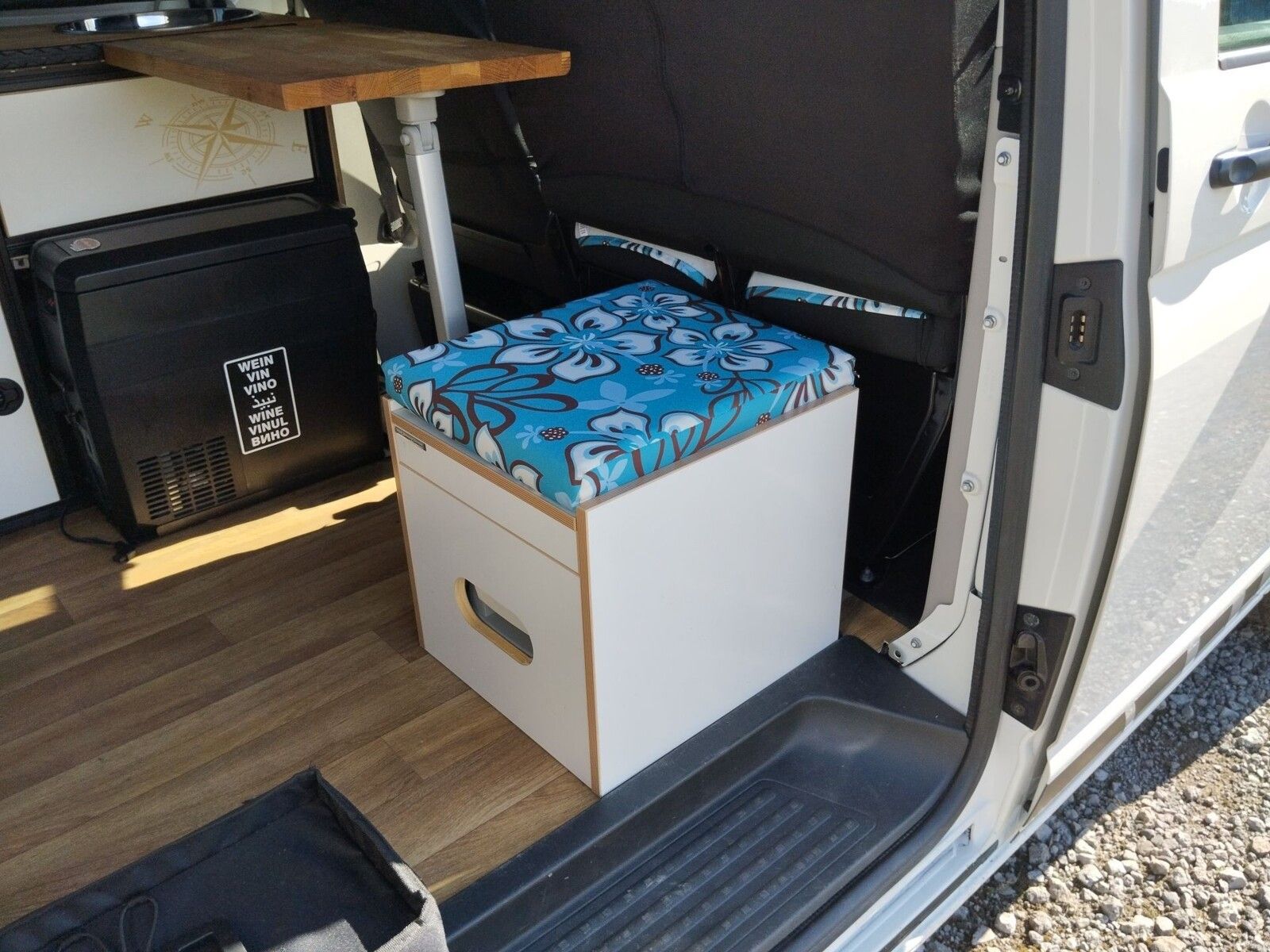 Fahrzeugabbildung Volkswagen Sonstige T6 Camper-Van Bulli lang Küche Festbett