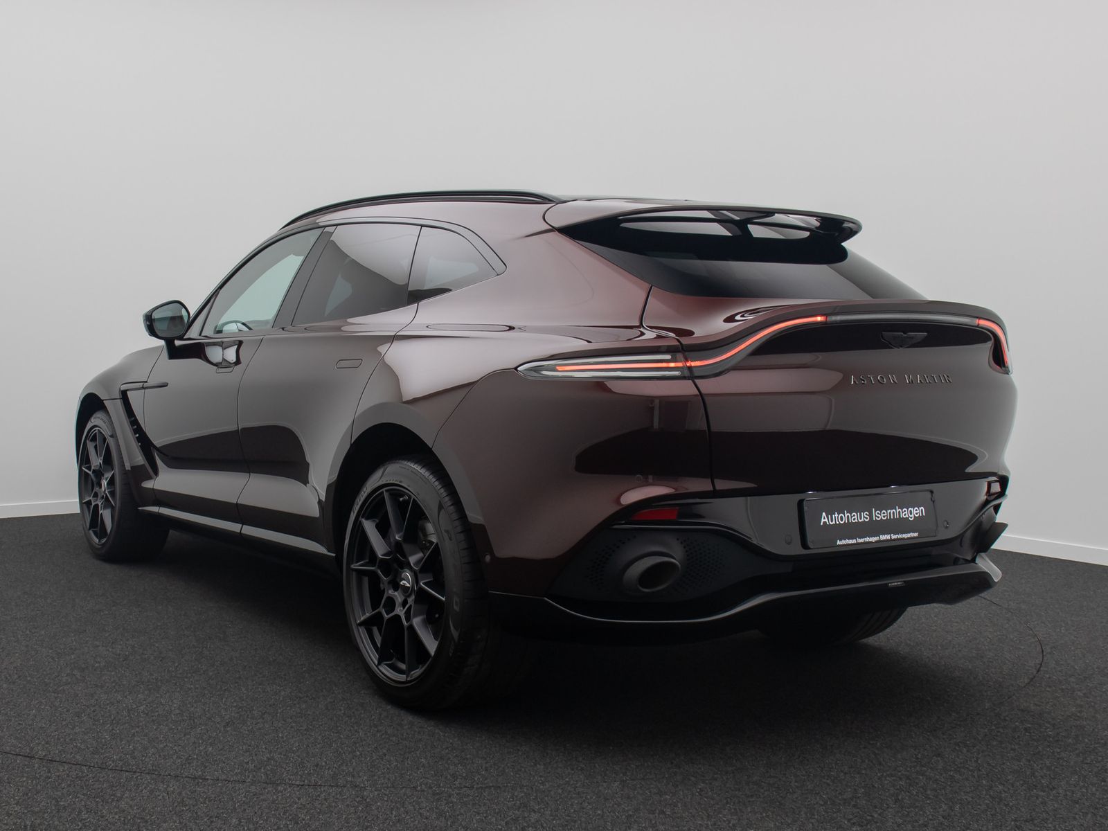 Fahrzeugabbildung Aston Martin DBX 4.0 V8 Individual Carbon Elegance Mega-Voll