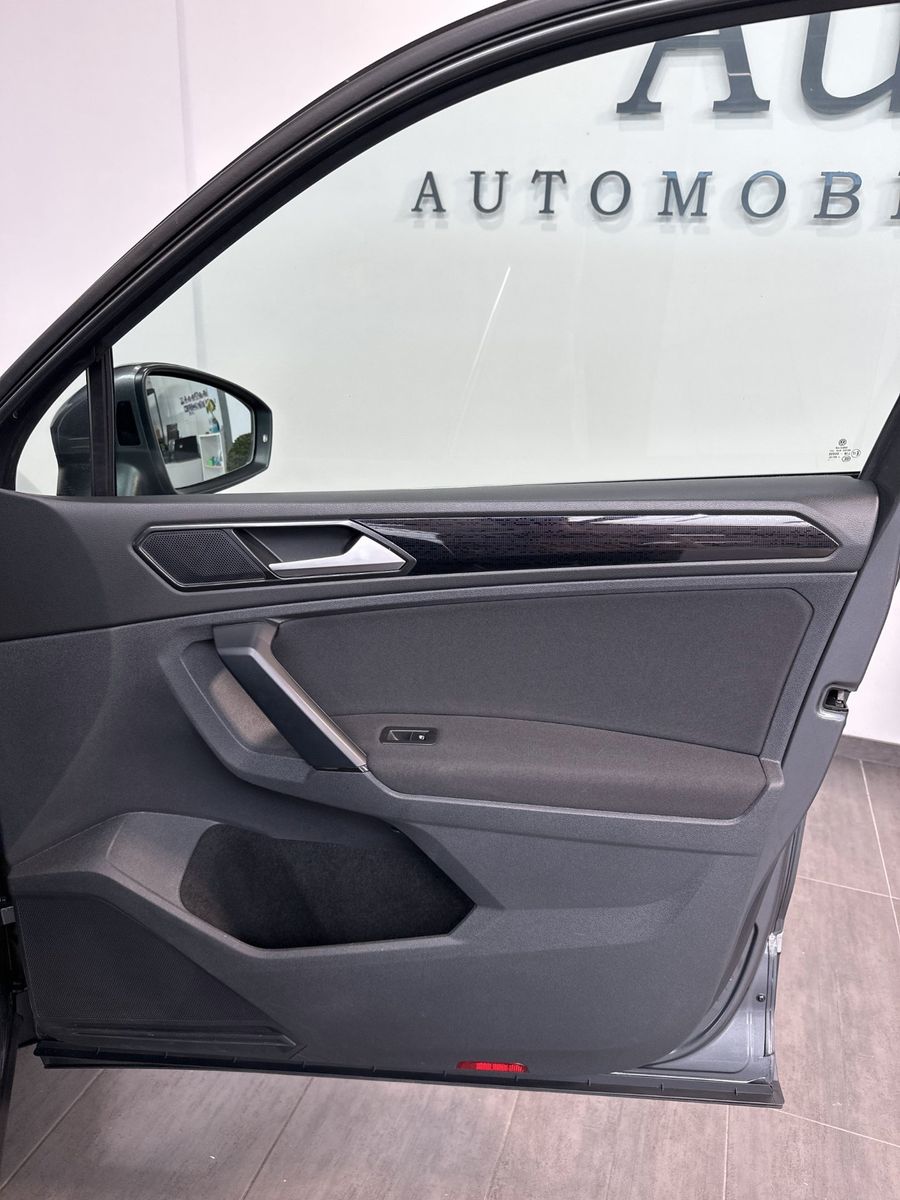Fahrzeugabbildung Volkswagen Tiguan 2.0 TDI DSG 4M Sound NAV+LED+AHK+PANORAMA