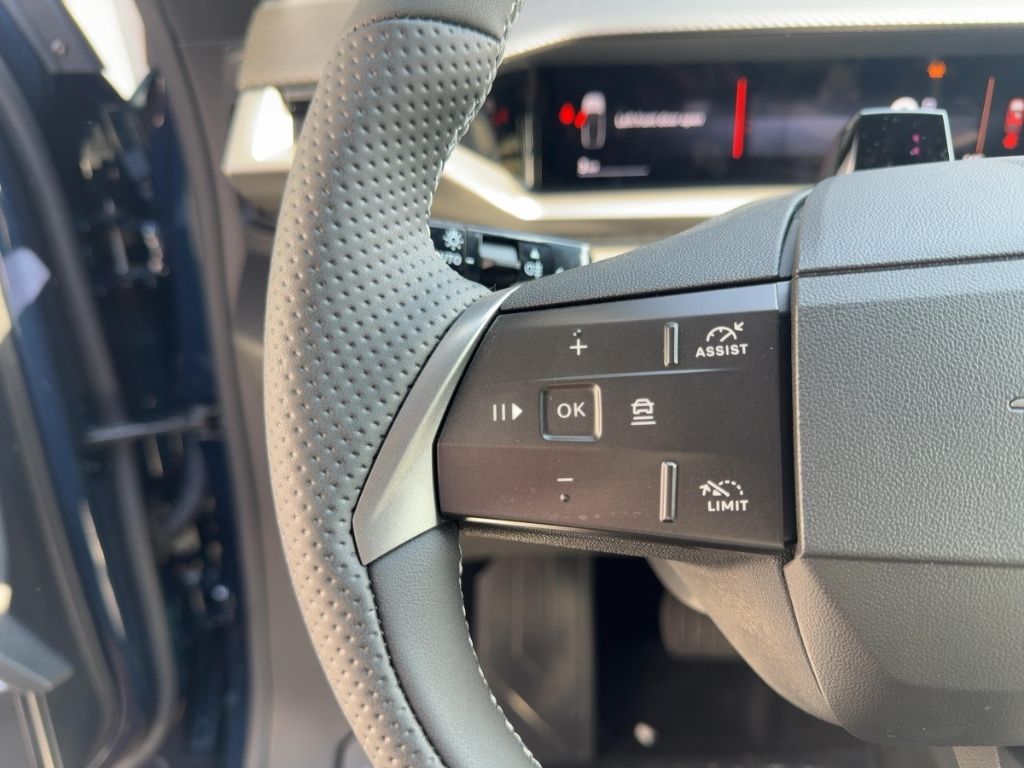 Fahrzeugabbildung Opel Grandland Ultimate, Allwetter, Navi, 360 Grad Ka