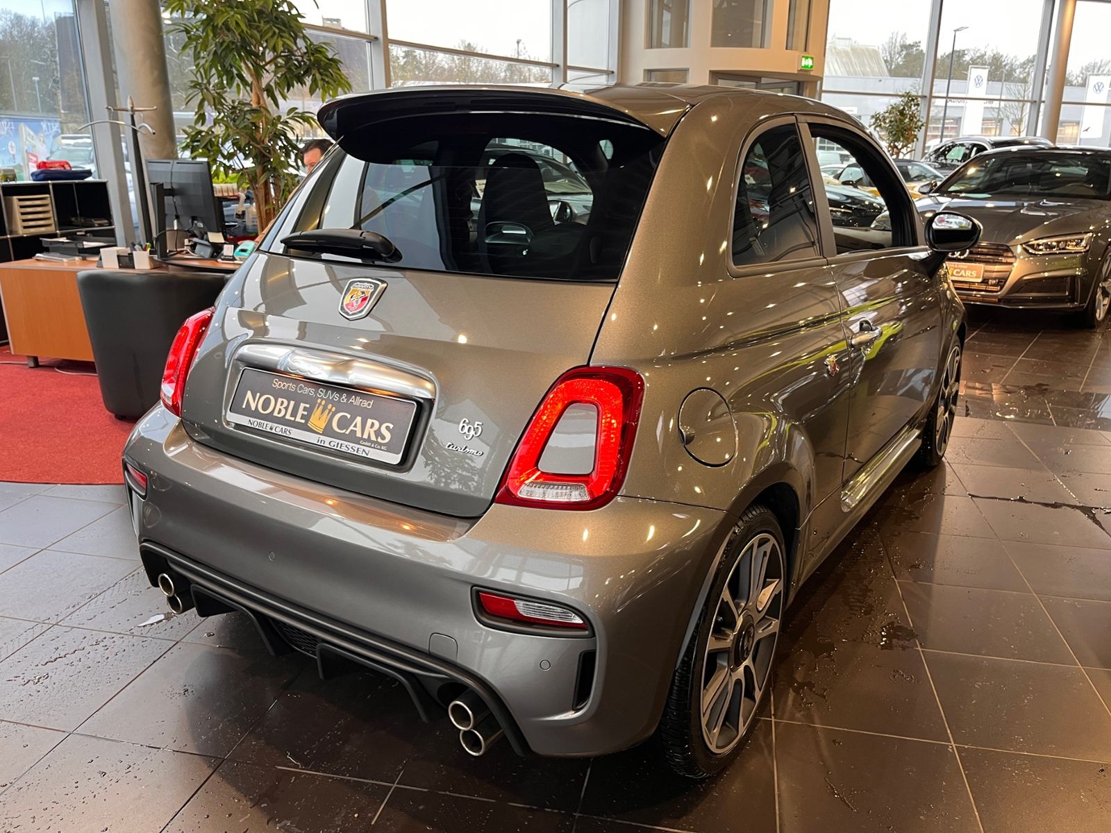 Fahrzeugabbildung Abarth 695 Turismo KLIMA NAVI LEDER ALU