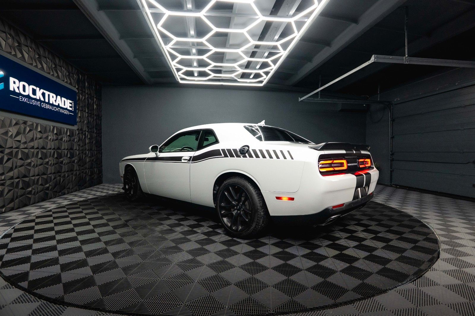 Fahrzeugabbildung Dodge Challenger 6.4 V8 SRT 392 R/T SCAT PACK Perform.