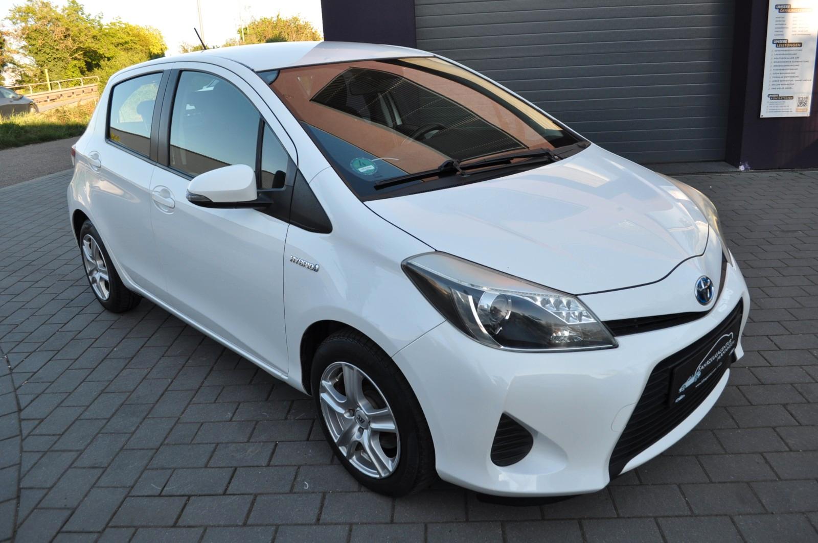 Toyota Yaris 1.5 Hybrid Life * Automatic - WEISS *