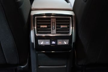 Skoda Superb Combi Style DCC Navi AHK Kamera 360 Grad