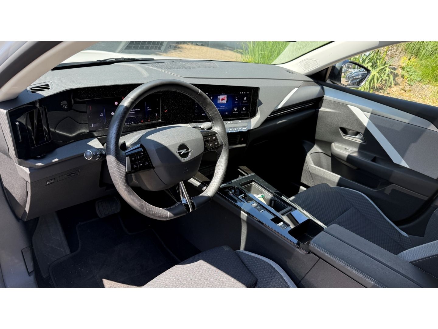 Fahrzeugabbildung Opel Astra L Sports Tourer Edition Navi Digitales Coc