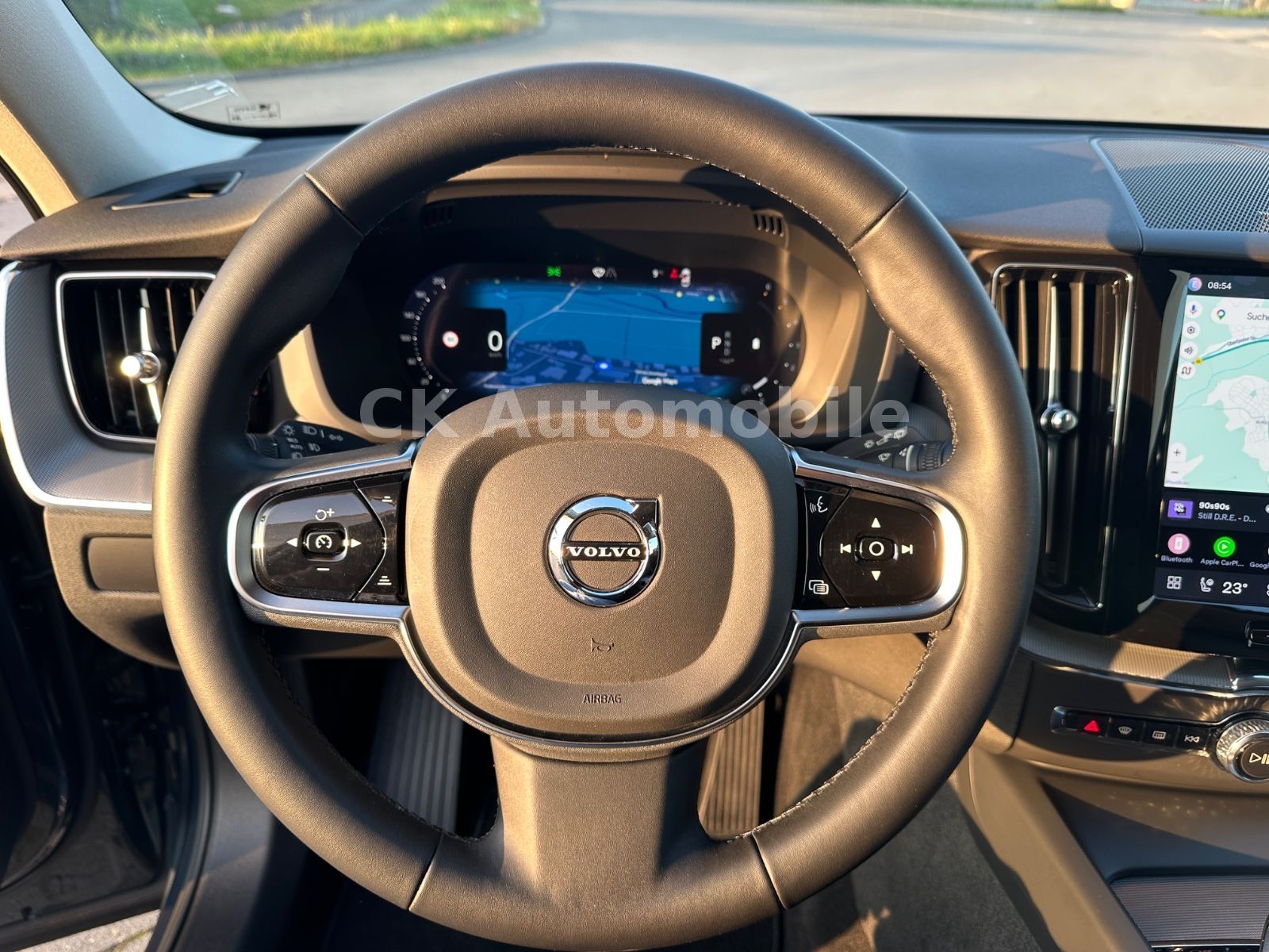 Fahrzeugabbildung Volvo XC60 B4 Plus Dark AWD/BLIS/Navi/LED/Kamera/AHK