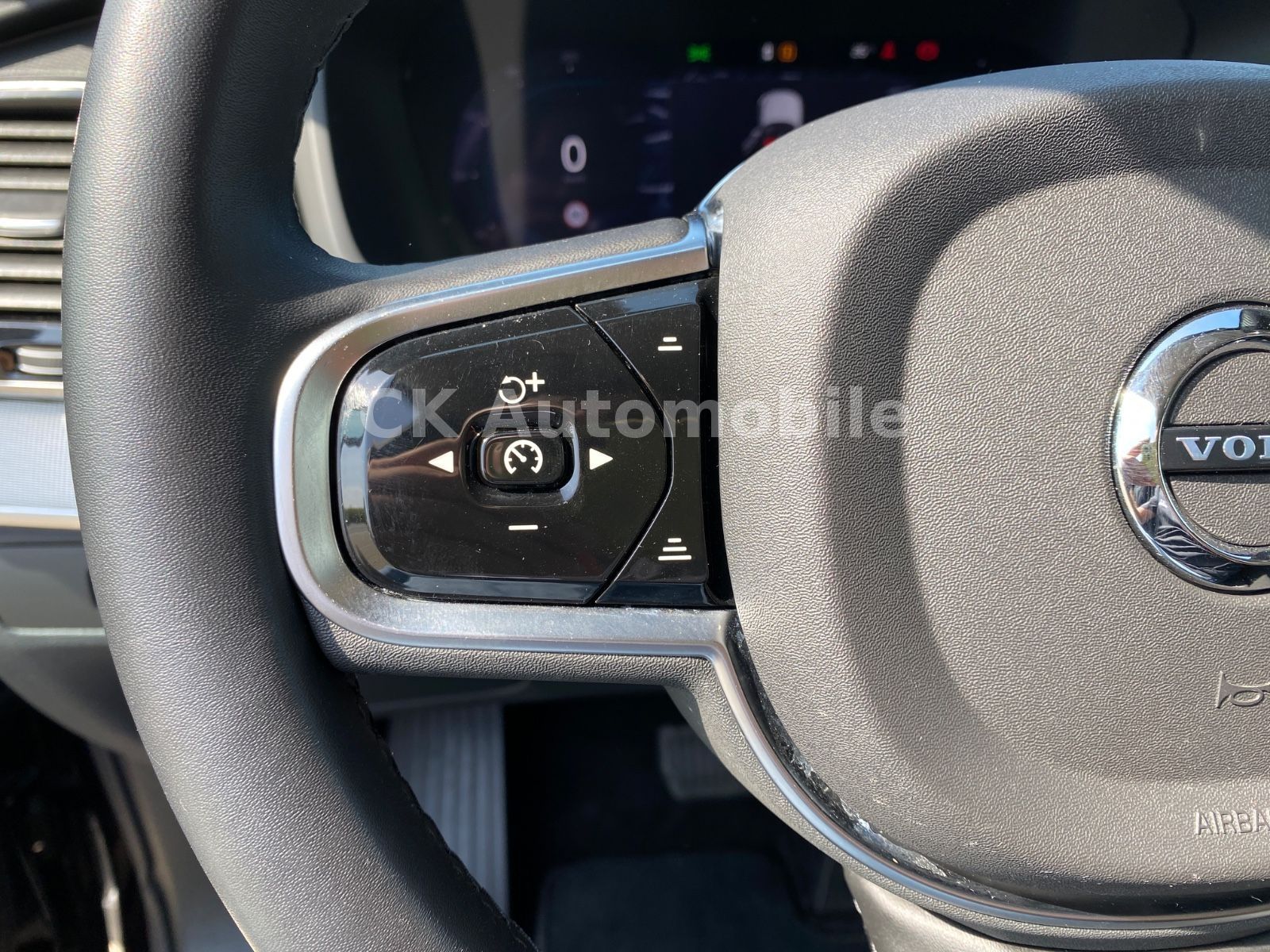 Fahrzeugabbildung Volvo XC90 T8 Core Recharge Plug-In Hybrid AWD/7 Sitze
