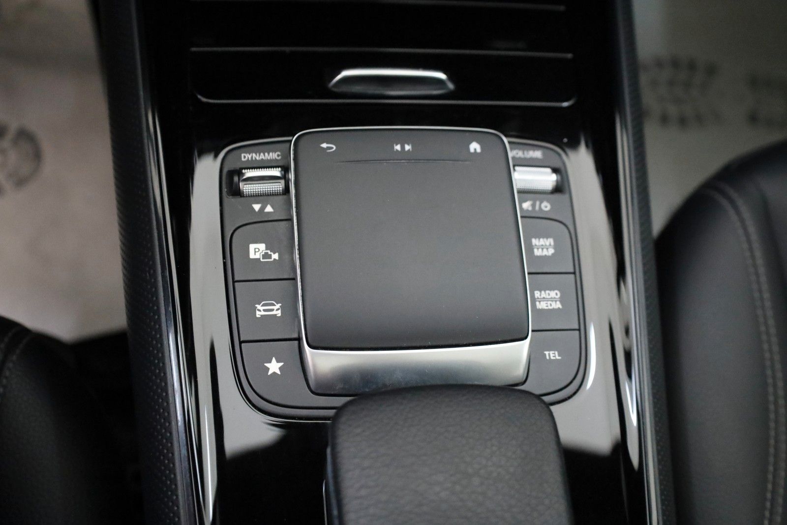 Fahrzeugabbildung Mercedes-Benz GLA 250 e, Style,T.Leder,Navi,LED,SH,Kamera,Pano