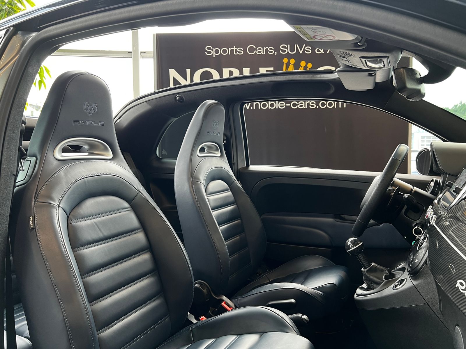 Fahrzeugabbildung Abarth 695C Rivale XEN NAVI LEDER Sitzheizung