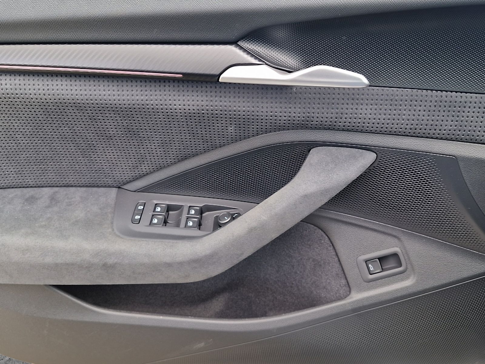 Fahrzeugabbildung SKODA Superb Combi 2.0 TSI  4x4 Sportline LED MATRIX A