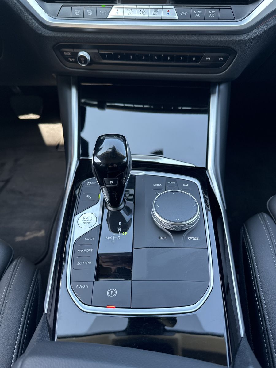 Fahrzeugabbildung BMW 320d Touring xDrive Sport-Line NAV+LED+AHK+HIFI