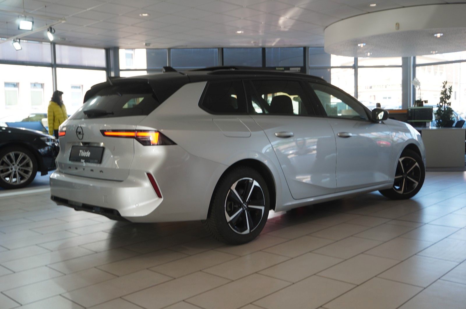 Fahrzeugabbildung Opel Astra L ST 1.2T GS SPORT NAVI/LED/360°/PANO./HUD