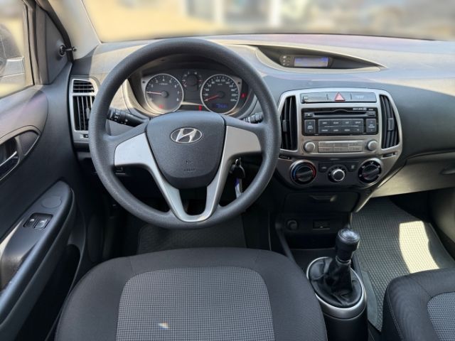 Fahrzeugabbildung Hyundai i20 FIFA World Cup Edition 1.2 +RADIO+CD+SERVOLE