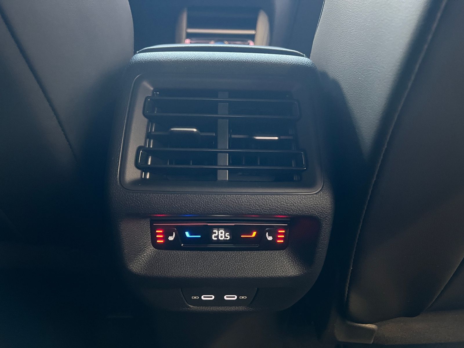 Fahrzeugabbildung Volkswagen Tayron R-Line 2.0 TDI DSG 4MOTION *AHK,Navi,Stan