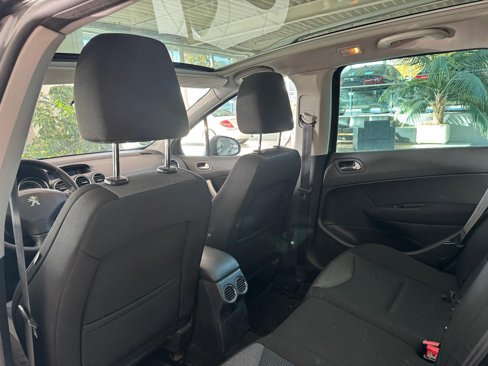Peugeot 308 2011 — photo 11