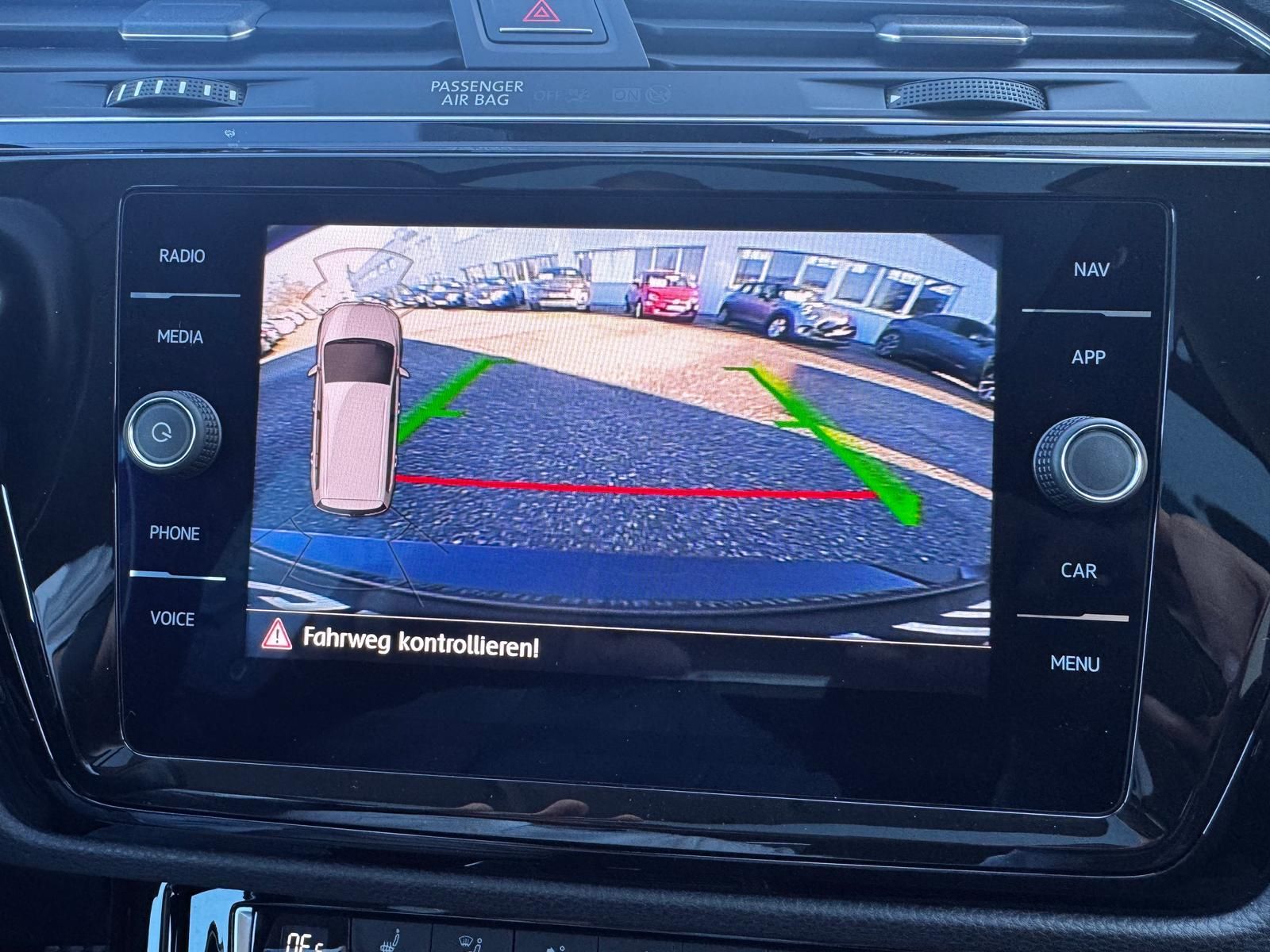 Fahrzeugabbildung Volkswagen Touran Highline 1.5 TSI EU6d-T OPF R-Line Pano