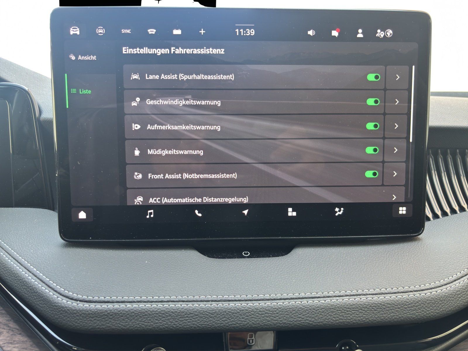 Fahrzeugabbildung SKODA Superb Combi L&K 1,5 TSI iV 150 kW DSG