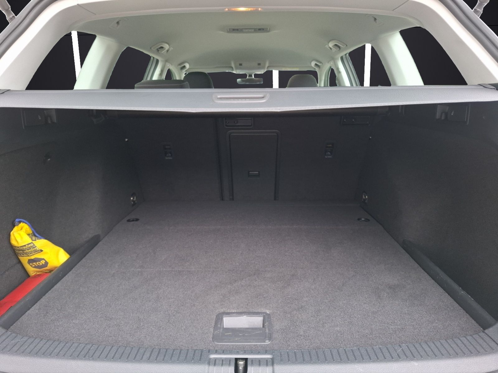 Fahrzeugabbildung Volkswagen Golf VII Variant TSI Comfortline Navi ACC RFK SH
