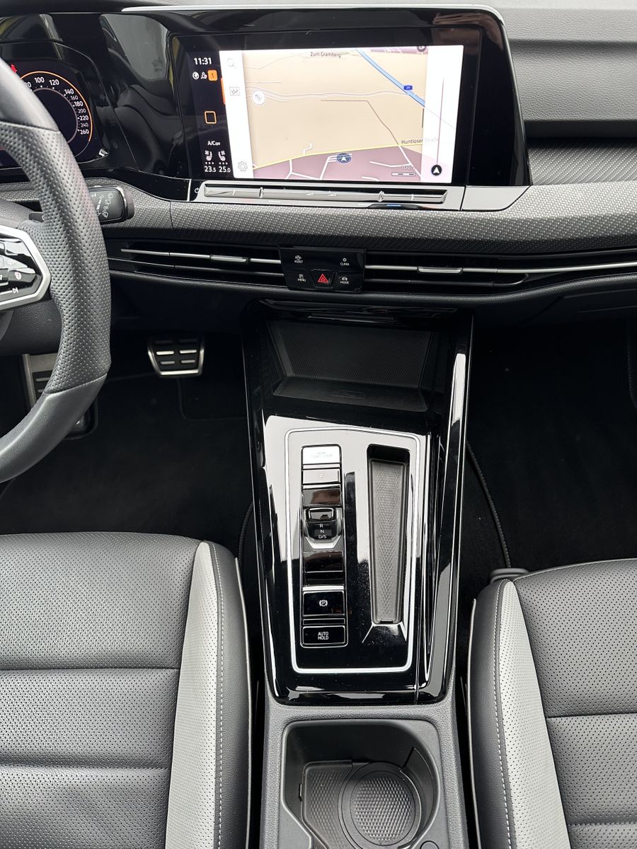 Fahrzeugabbildung Volkswagen Golf Variant 2.0 TSI DSG R-Line NAV+LED+AHK+PANO