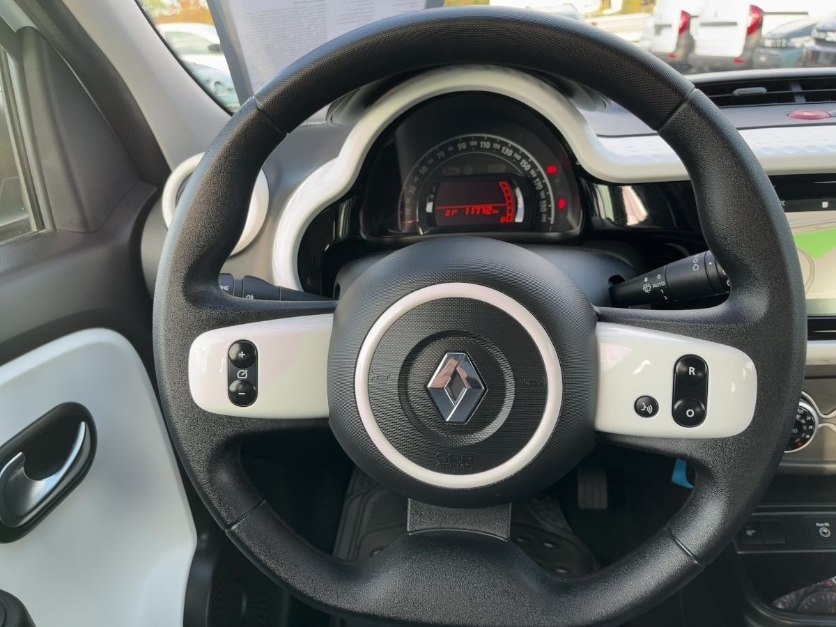 Fahrzeugabbildung Renault Twingo EQUILIBRE SCe 65 SHZ Kamera Navi - mit KI generiert/bearbeitet