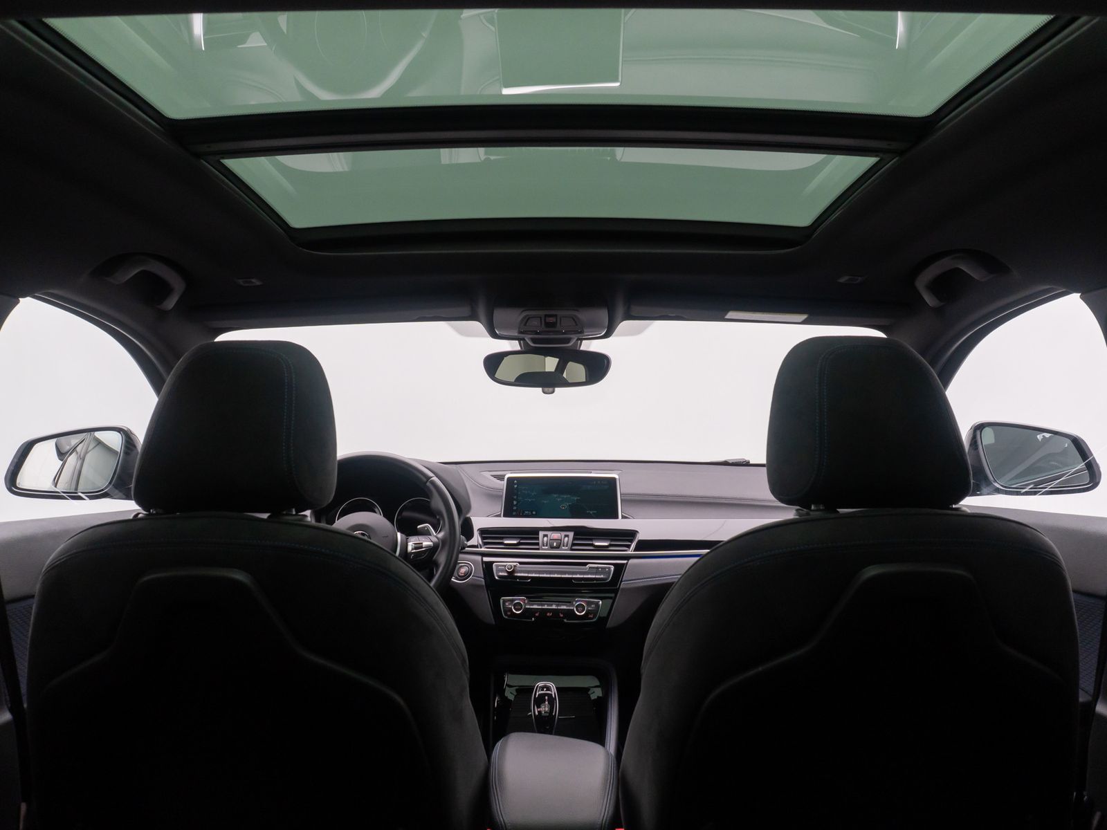 Fahrzeugabbildung BMW X2 sD20i M Sport Kamera HUD Panorama Alarm 20"