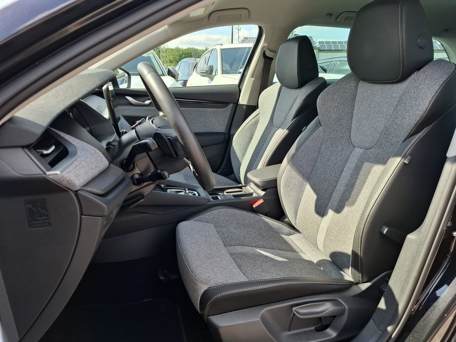 Fahrzeugabbildung SKODA Octavia 1.5 eTSI DSG Selection LED*AHK*5J-Gar.